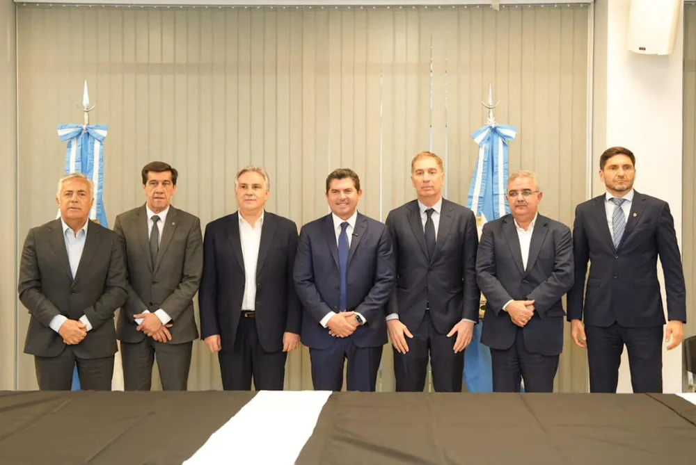 Orrego reunió a gobernadores en San Juan y firmó acuerdos estratégicos con Mendoza y Santa Fe