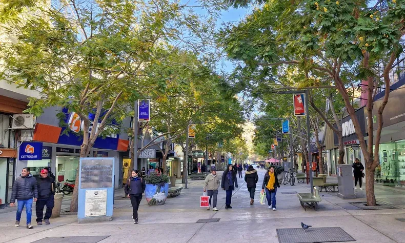Precios congelados, outlets y ofertas online: cómo el comercio sanjuanino le hace frente a la caída de ventas