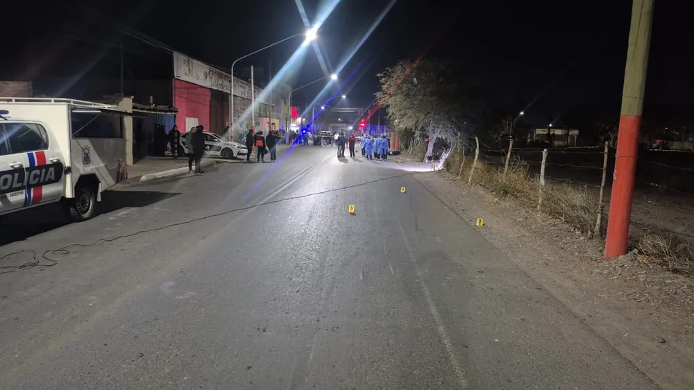 Chimbas: circulaba en moto sin casco, chocó y murió