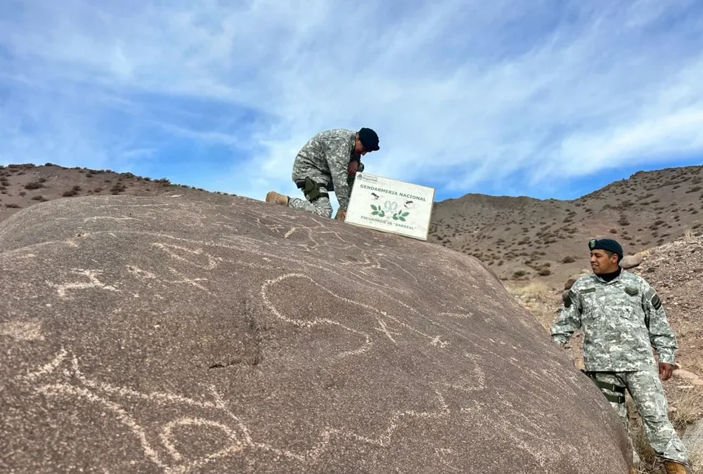 Gendarmería encontró posibles petroglifos prehispánicos en alta montaña de San Juan