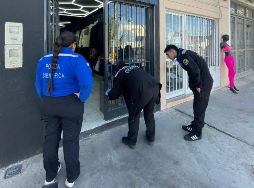 Rawson: rompió la vidriera de un local y robó mercadería valuada en más de $350 mil