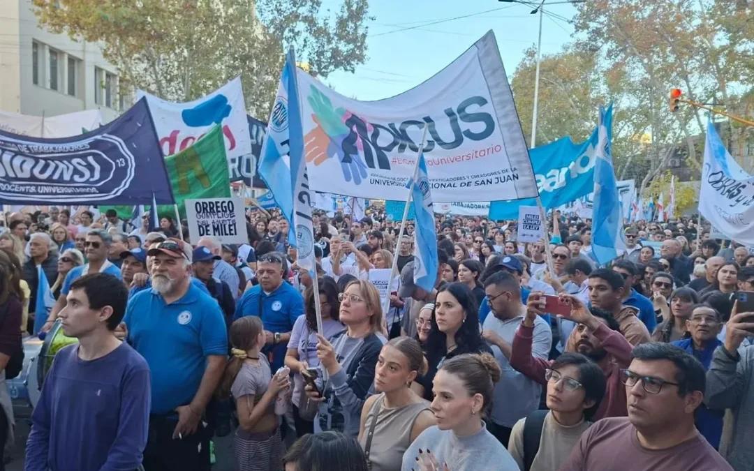 La comunidad universitaria sanjuanina volvió a marchar en reclamo por financiamiento y salarios