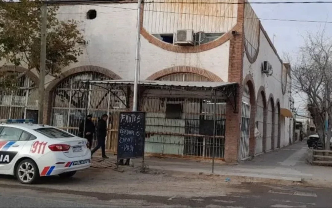 Millonario robo en un supermercado de Media Agua: se llevaron una caja fuerte y mercadería