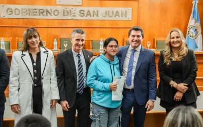 Orrego encabezó una entrega de audífonos y anteojos a 100 sanjuaninos
