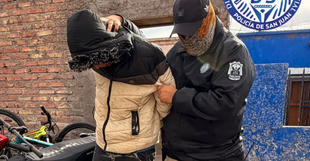 Cayó la banda acusada de asaltar una barbería de Capital: hallaron un búnker con armas y numerosos objetos robados