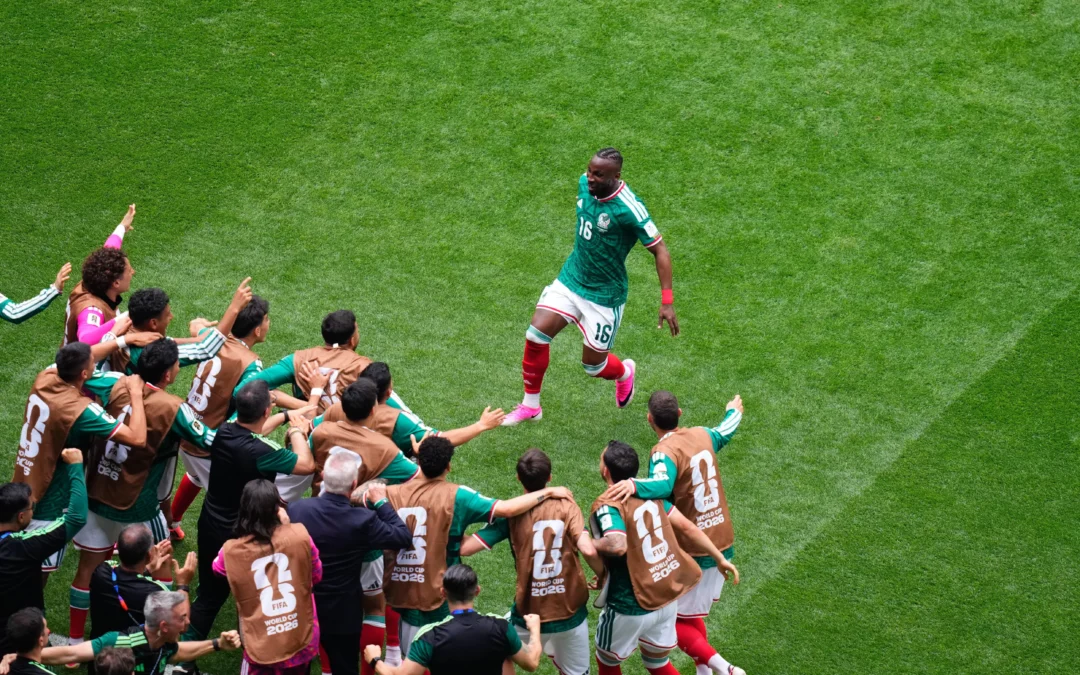 México arrancó con el pie derecho y venció 2-0 a Sudáfrica en el comienzo del Mundial