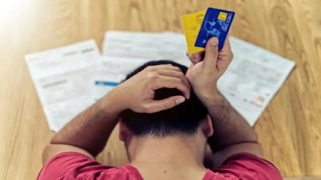 Según un informe del Banco Central, 4 de cada 10 personas menores de 35 años tienen problemas para pagar al menos un préstamo