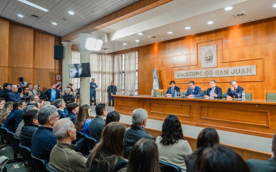 Orrego presentó un plan de infraestructura para impulsar viviendas, rutas y obras de agua en San Juan