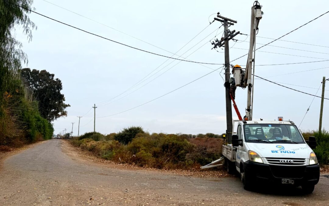 Nuevo cableado eléctrico y luminarias LED en una transitada calle del sur de 9 de Julio
