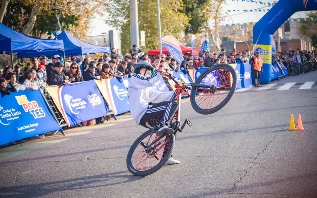 Más de 300 jóvenes participaron de una multitudinaria jornada de Stunt Bike en Santa Lucía