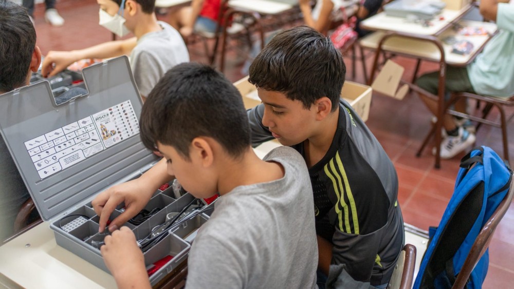 San Juan lanza centros tecnológicos en departamentos mineros y abre la inscripción para talleres de robótica