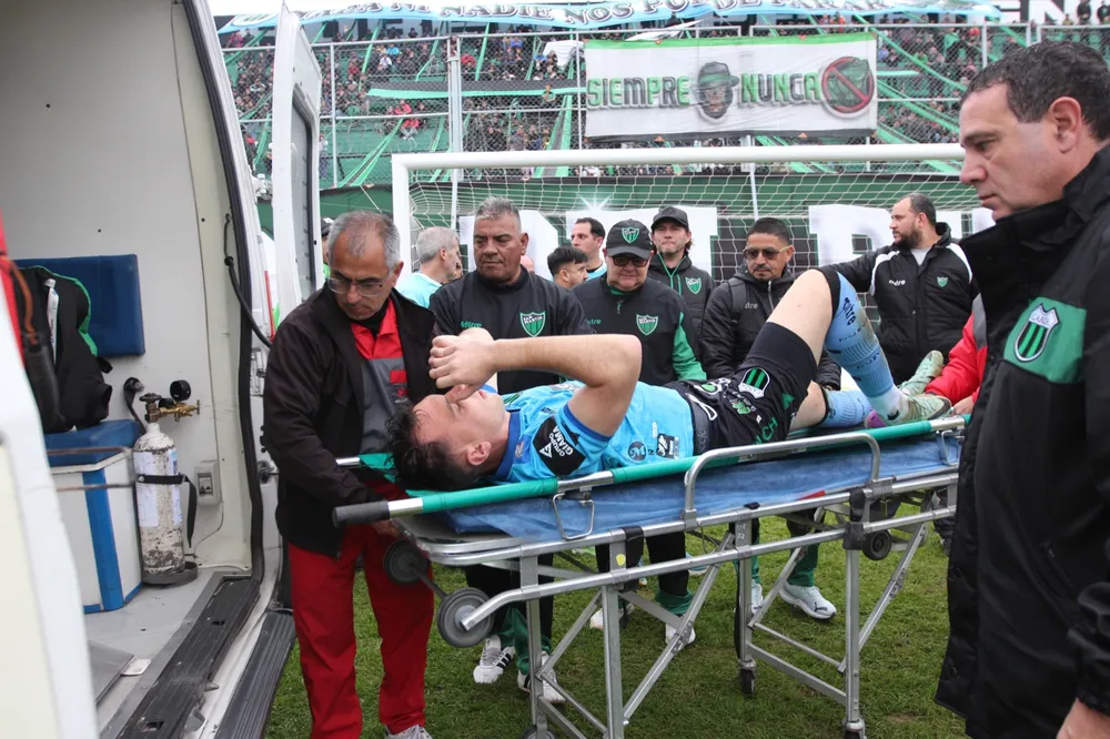 Concepción: agredieron con pirotecnia al arquero del equipo visitante y se suspendió el partido de San Martín