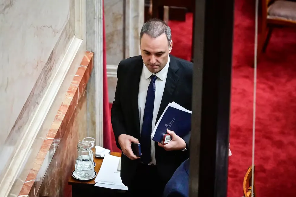 Santilli reveló que Adorni estaba «anímicamente destruido» al dejar la Jefatura de Gabinete