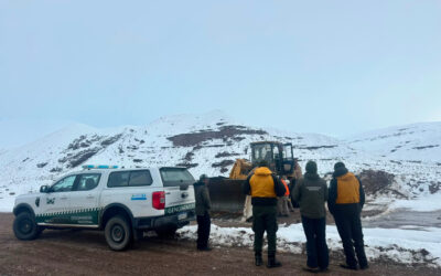 Gendarmería rescató a seis personas que habían quedado aisladas por las intensas nevadas en San Juan