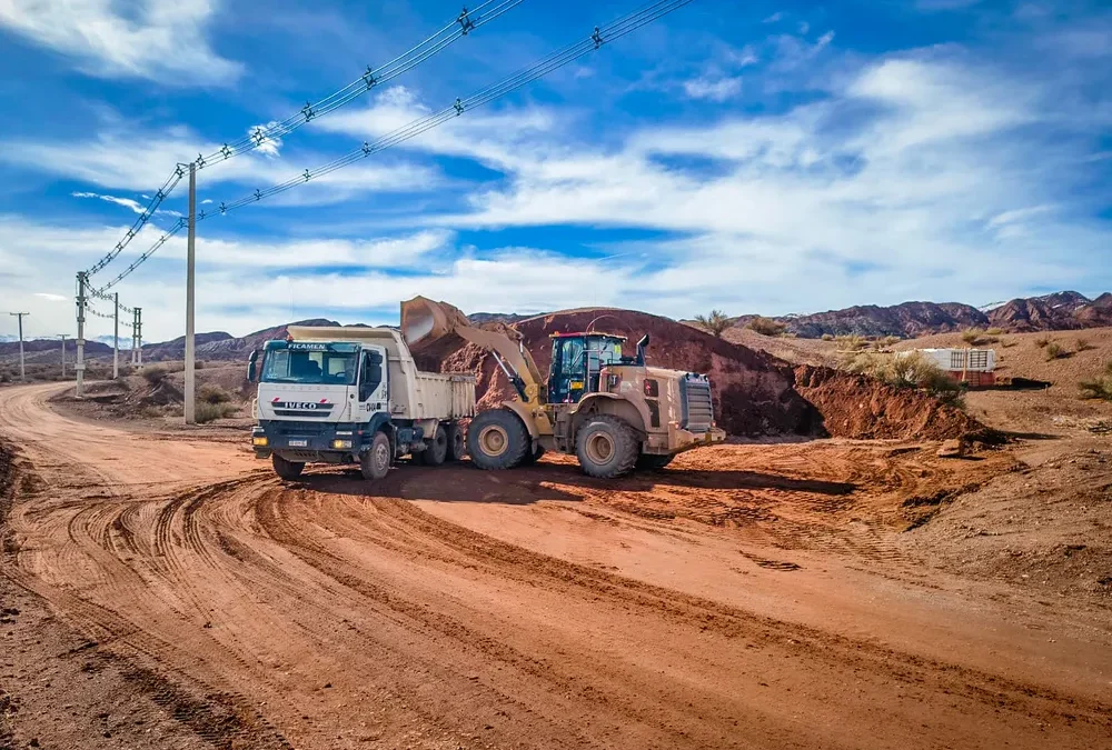 Los Azules asiste a Calingasta con trabajos de reparación vial tras el temporal