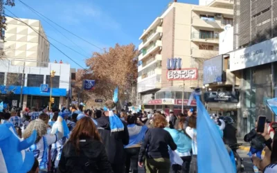Más de 3.000 sanjuaninos celebraron en la Plaza 25 de Mayo el triunfo de la Selección