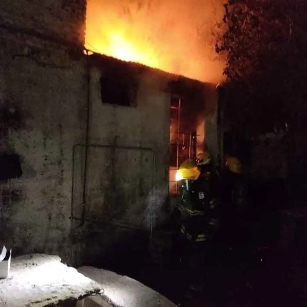 Una estufa a leña provocó un incendio parcial en una vivienda de Rivadavia