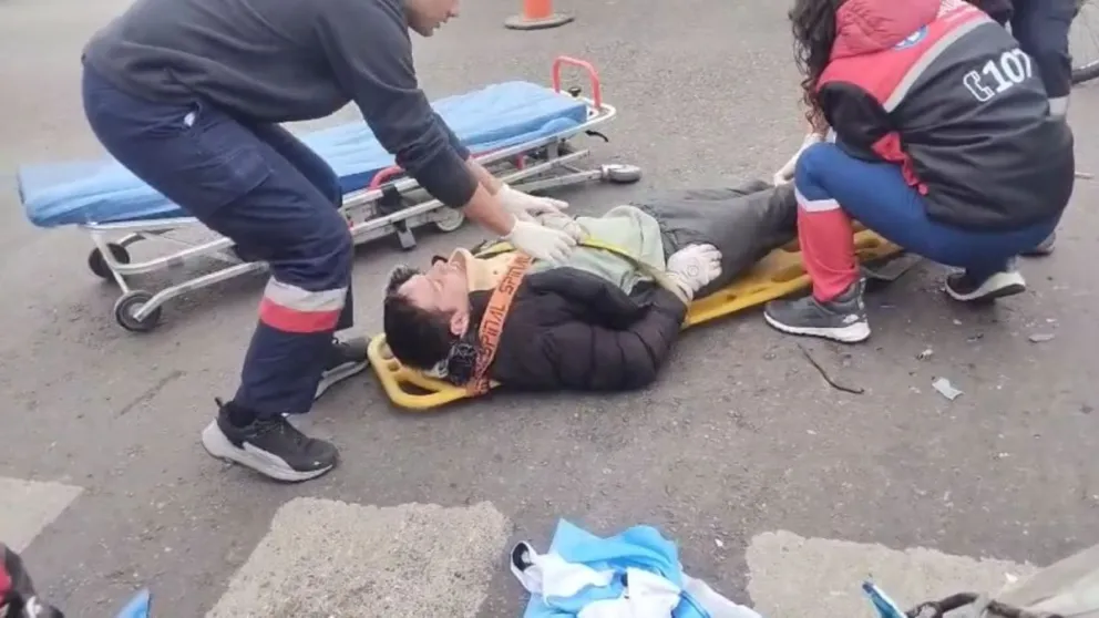 El joven que chocó contra un camión en Trinidad está grave y su familia pide cadena de oración