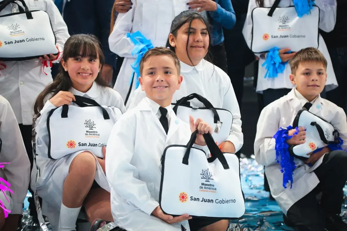 Distribuirán más de 23 mil computadoras entre docentes y estudiantes de San Juan