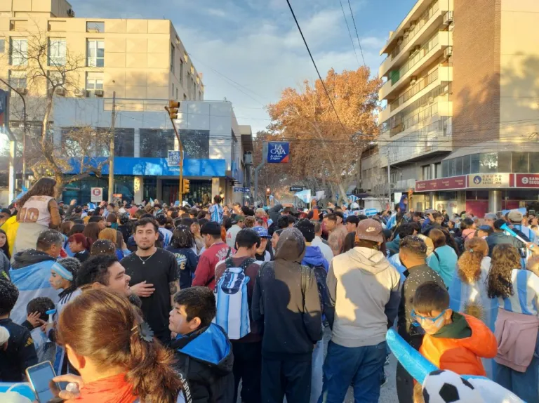 La Plaza 25 vuelve a ser el epicentro de un festejo multitudinario en San Juan
