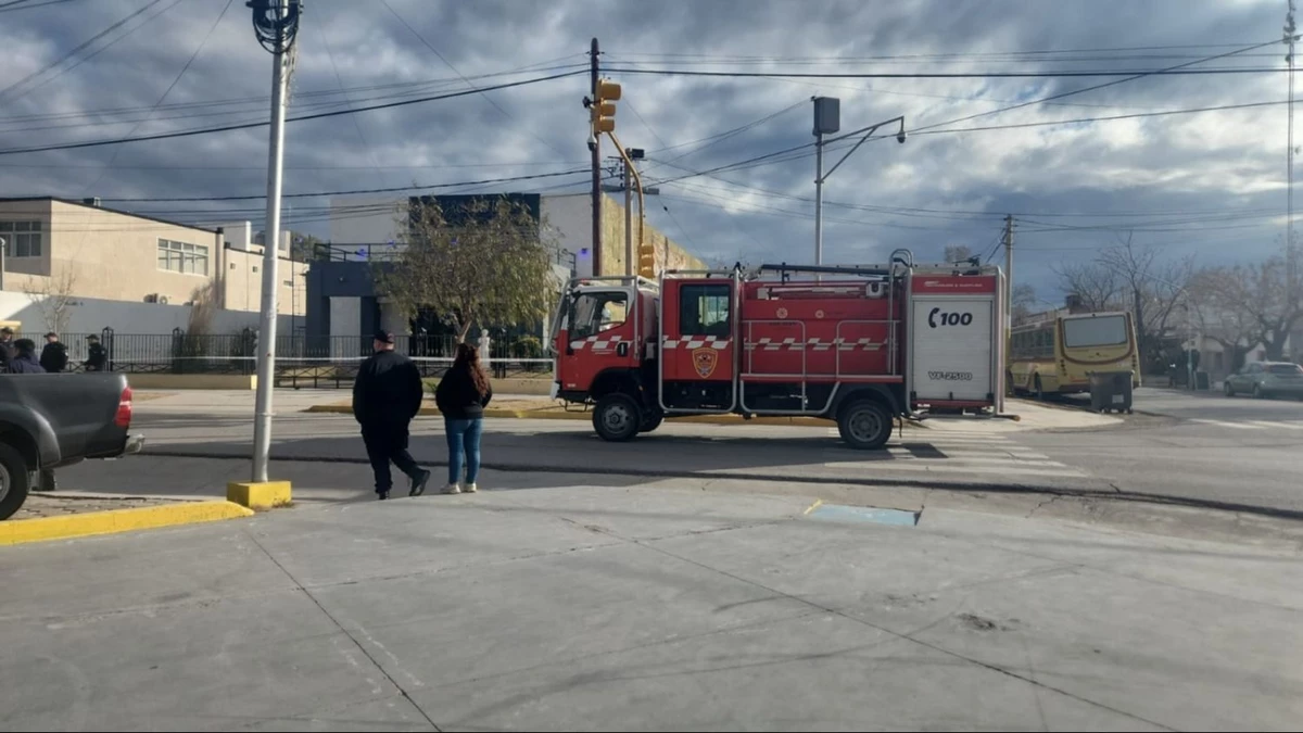 Una amenaza de bomba obligó a evacuar tres edificios públicos en Sarmiento