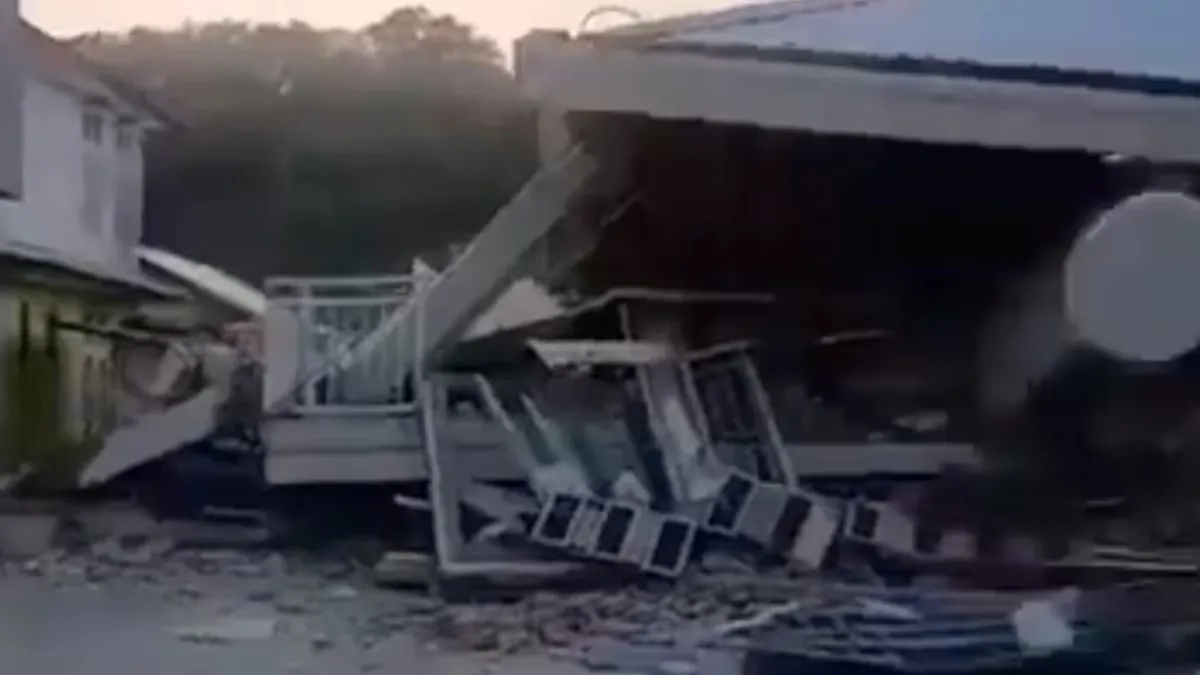 Terremoto de magnitud 7,7 sacudió Indonesia y activó una alerta de tsunami