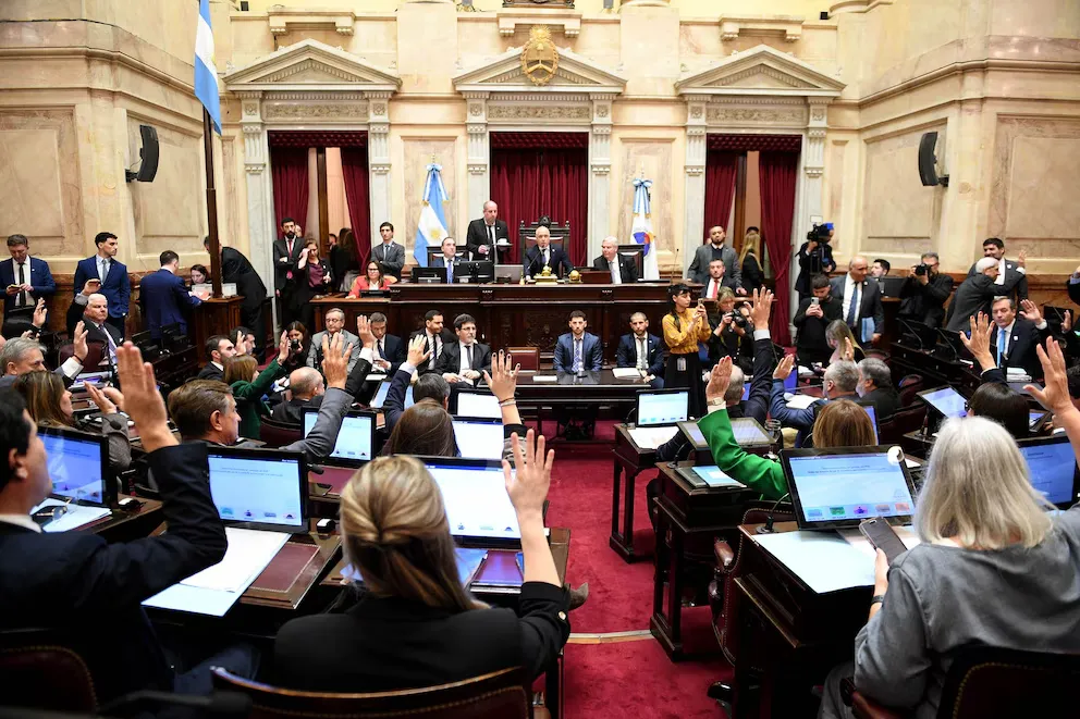 Tras una tensa sesión, el Senado aprobó la ley de propiedad privada