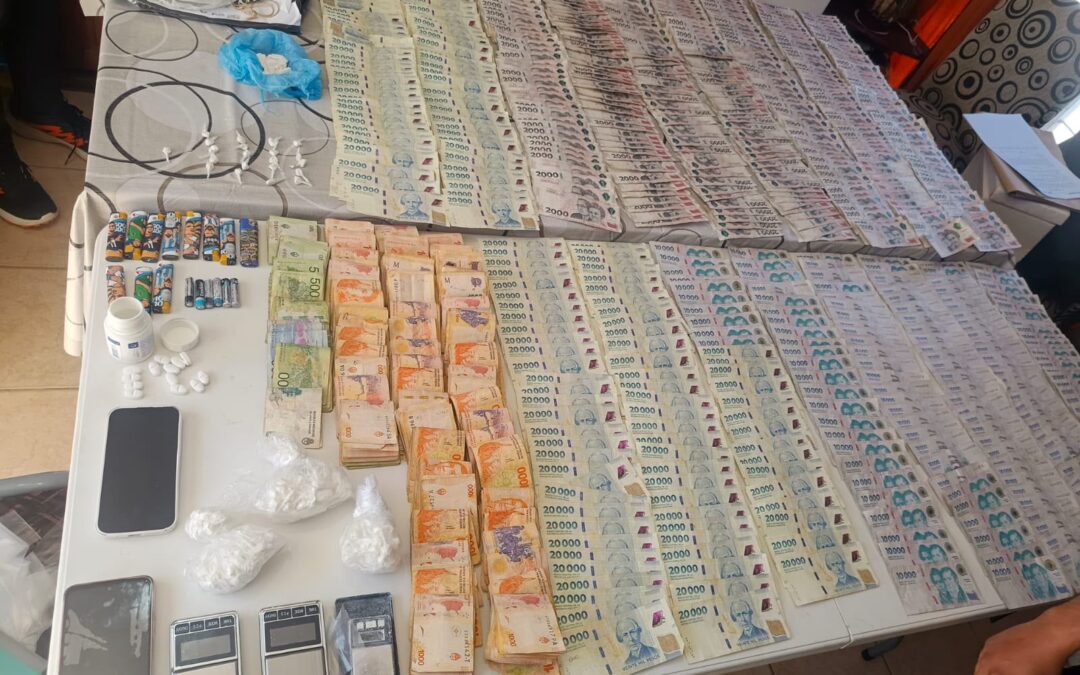 Allanamientos en Chimbas y Rivadavia: investigaban un robo y encontraron cocaína y casi $6 millones en efectivo
