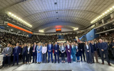 Orrego entregó 3.000 computadoras a docentes y se vienen otras 50.000 para estudiantes secundarios