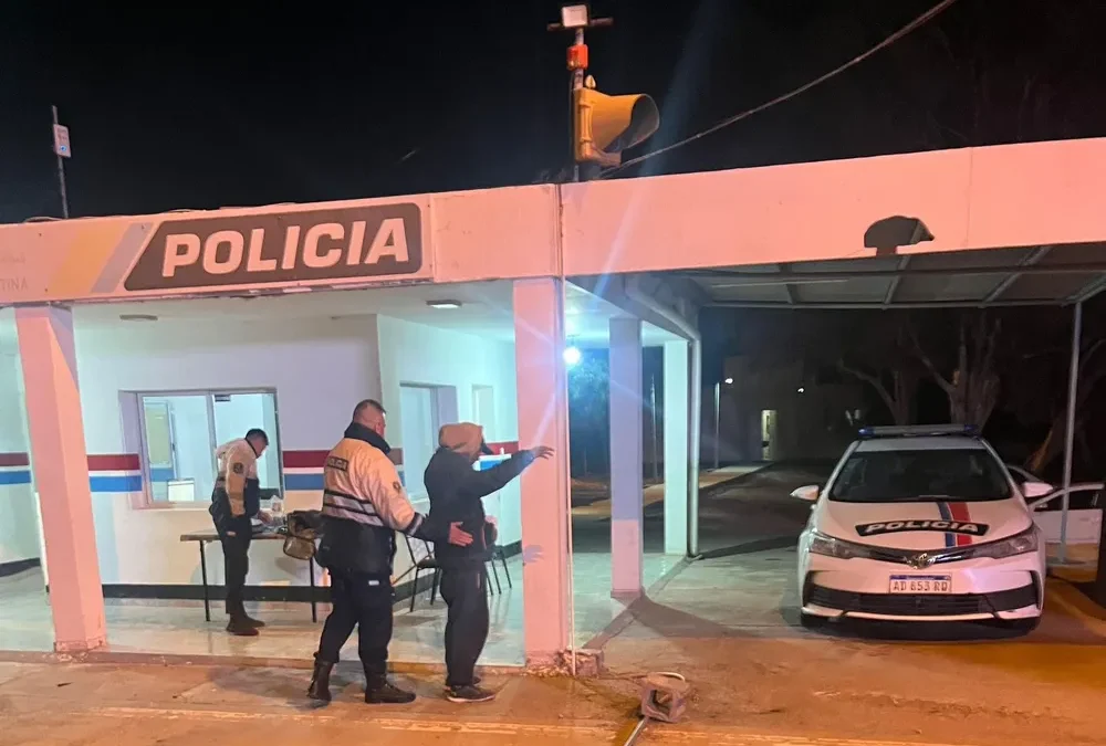 Ingresaba a San Juan caminando y terminó detenido en el Control San Carlos: era buscado por un robo en Jujuy