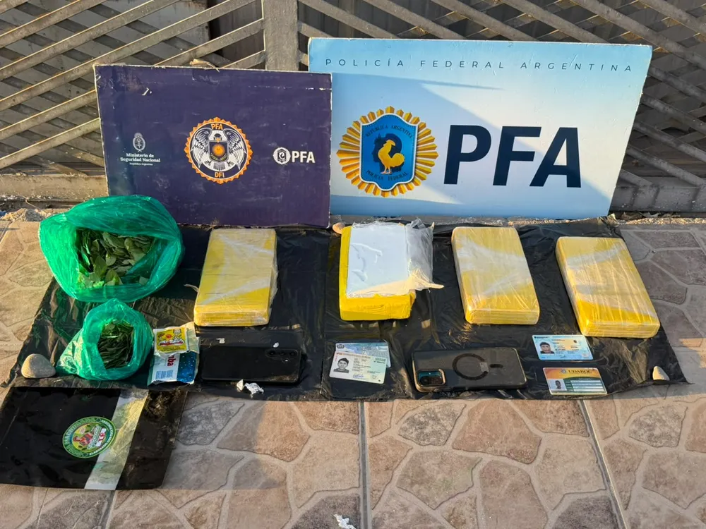 La Policía Federal secuestró más de seis kilos de cocaína y detuvo a cuatro personas en un operativo en San Juan
