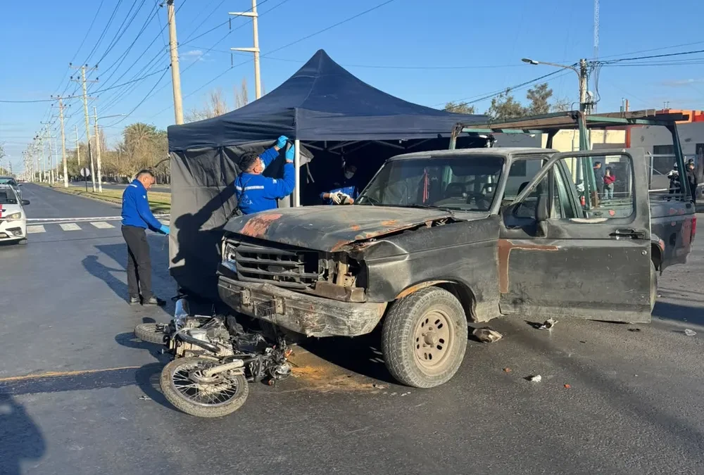 Identificaron al joven de 23 años que murió tras chocar con una camioneta en Rawson