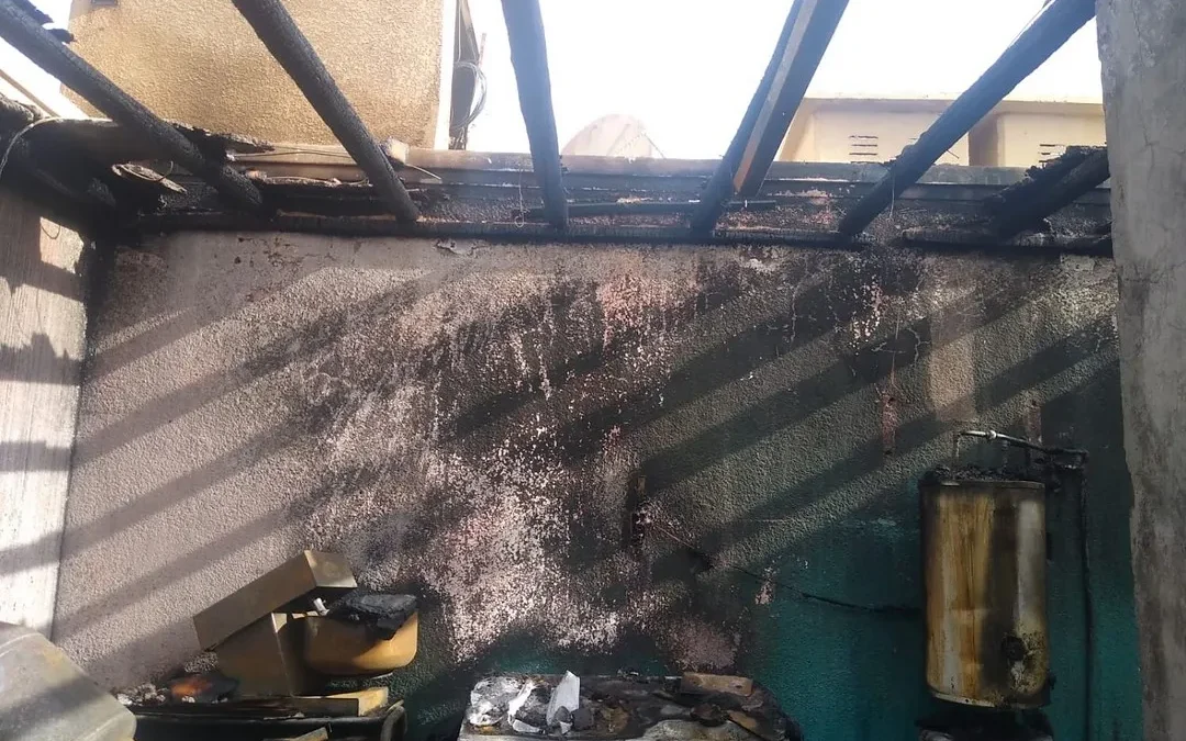 Un cortocircuito provocó un incendio en una casa de Pocito: graves daños materiales pero sin heridos