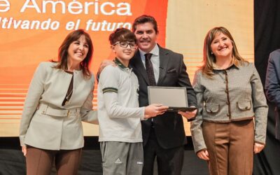 Más de 2.500 estudiantes de Capital recibieron computadoras del programa “Maestro de América”