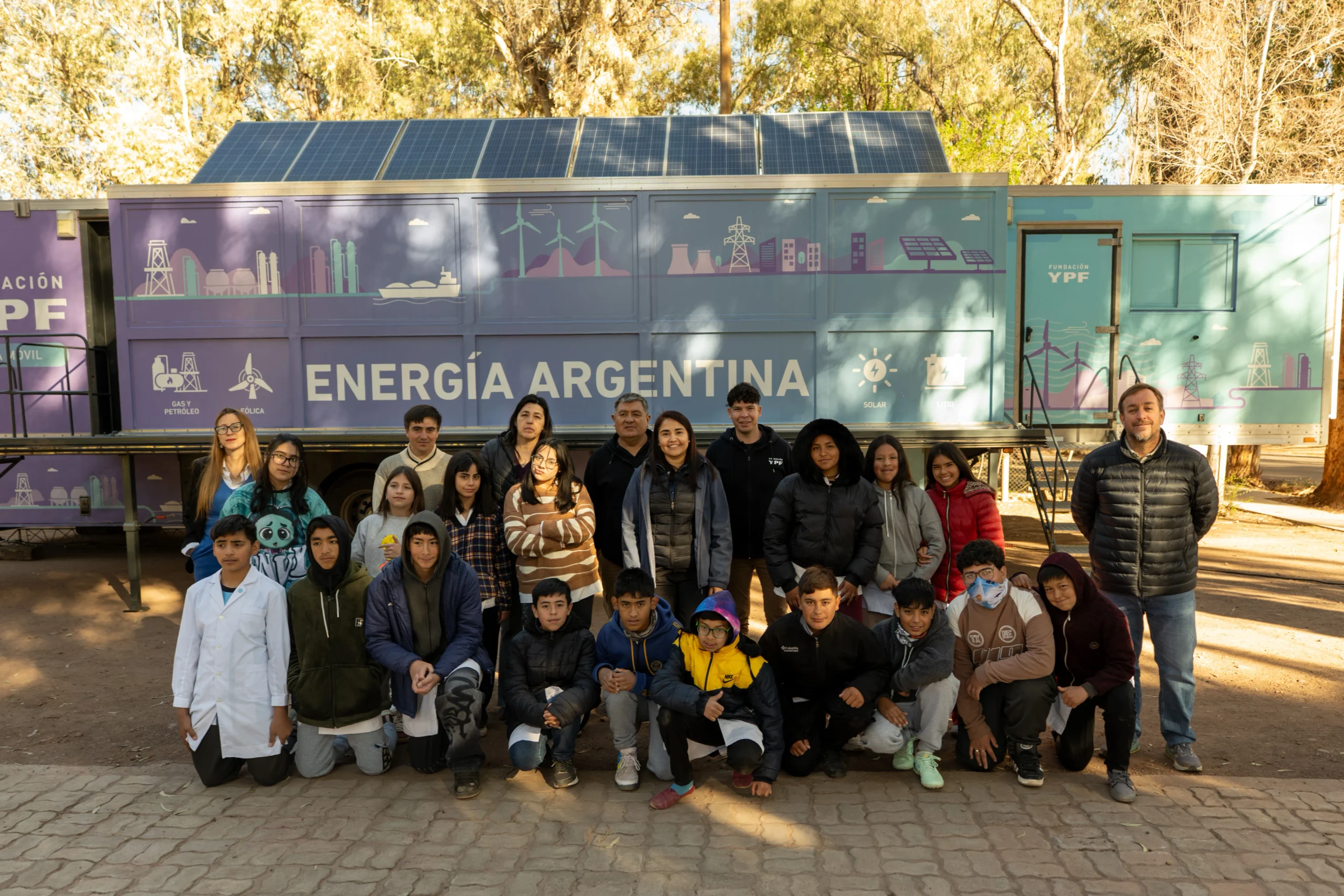 Los Azules e YPF Luz acercaron nuevas experiencias educativas sobre energía a más de 600 estudiantes de Calingasta