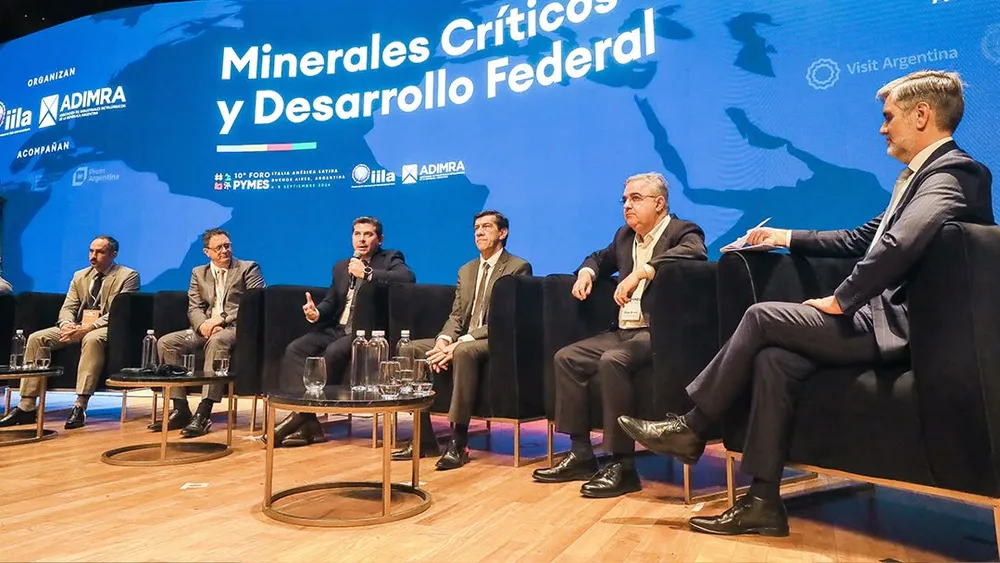 En un foro internacional, Orrego expuso el potencial de la minería en la provincia