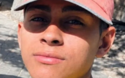 Asesinaron de un disparo en el rostro a un joven de 19 años y buscan a tres sospechosos