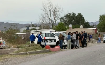 Hallaron a un hombre sin vida en un canal de Chimbas e investigan cómo murió