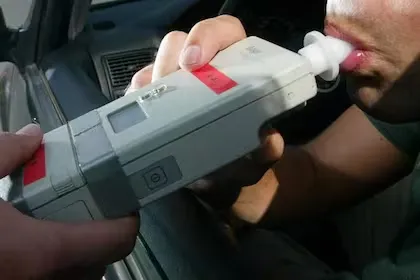Dio 2,63 de alcoholemia en un control y no llevaba su DNI: le retuvieron el auto y la licencia