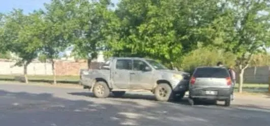 Una mujer y su hija resultaron heridas tras un choque entre una camioneta y un auto en Caucete