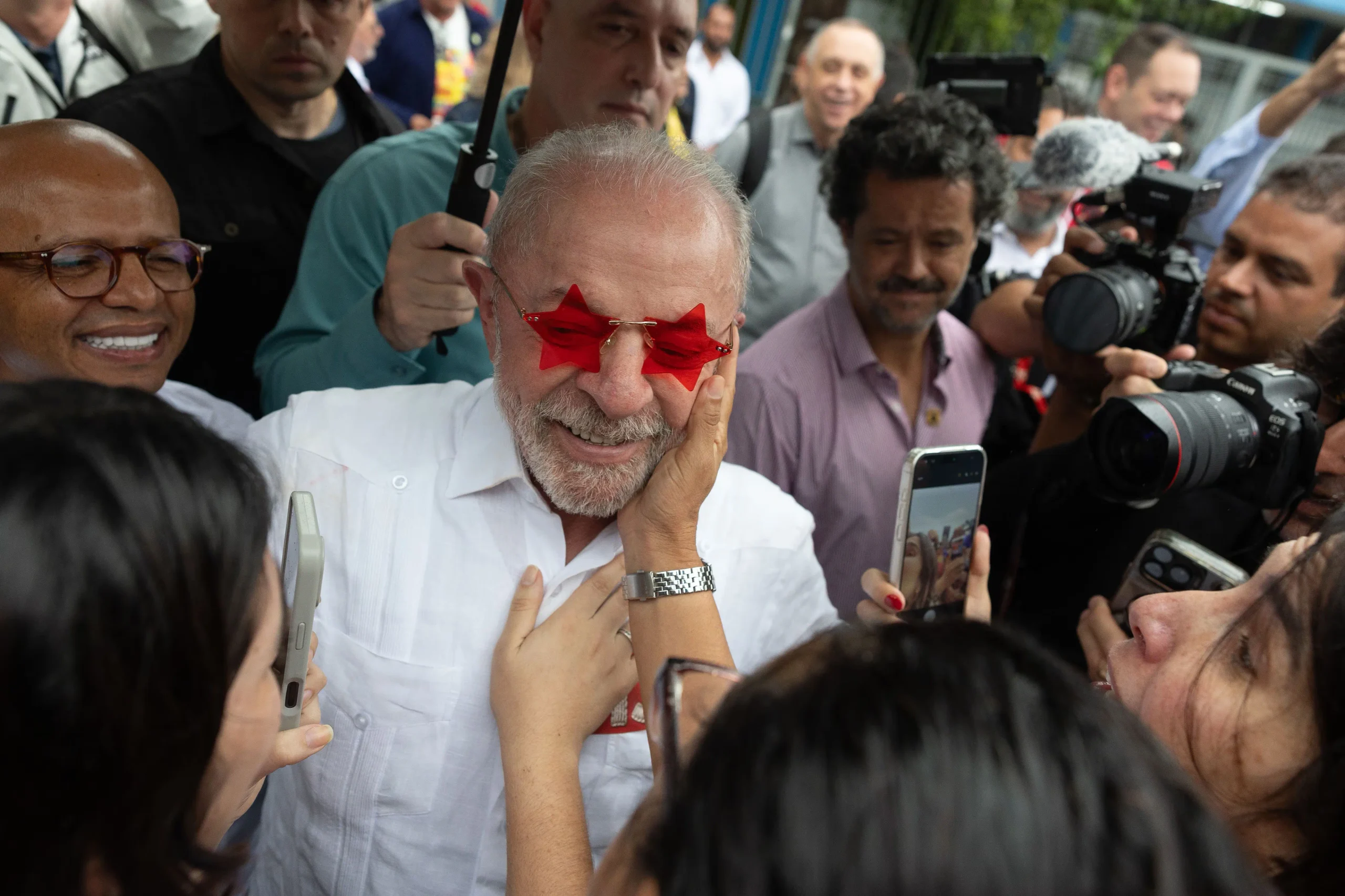 Tras la victoria de Lula, se devalúa el real y caen los activos de Brasil 