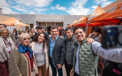 Orrego recorrió San Juan Cerca en Rawson, con servicios y trámites para las familias