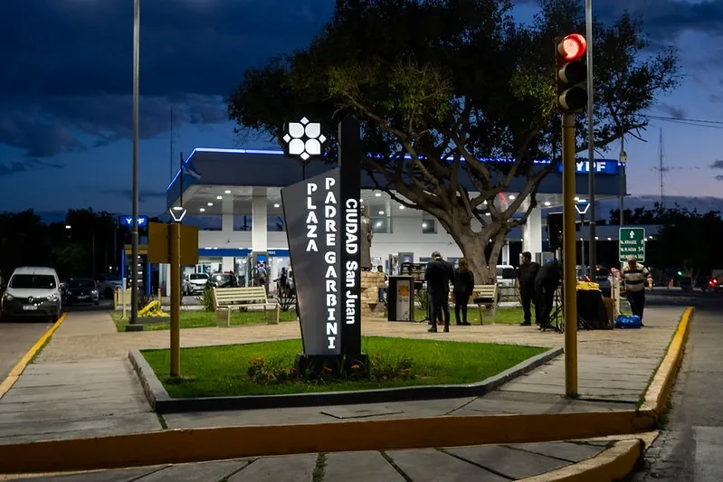 De esquina de paso a lugar de encuentro: Capital recuperó la plazoleta padre Garbini