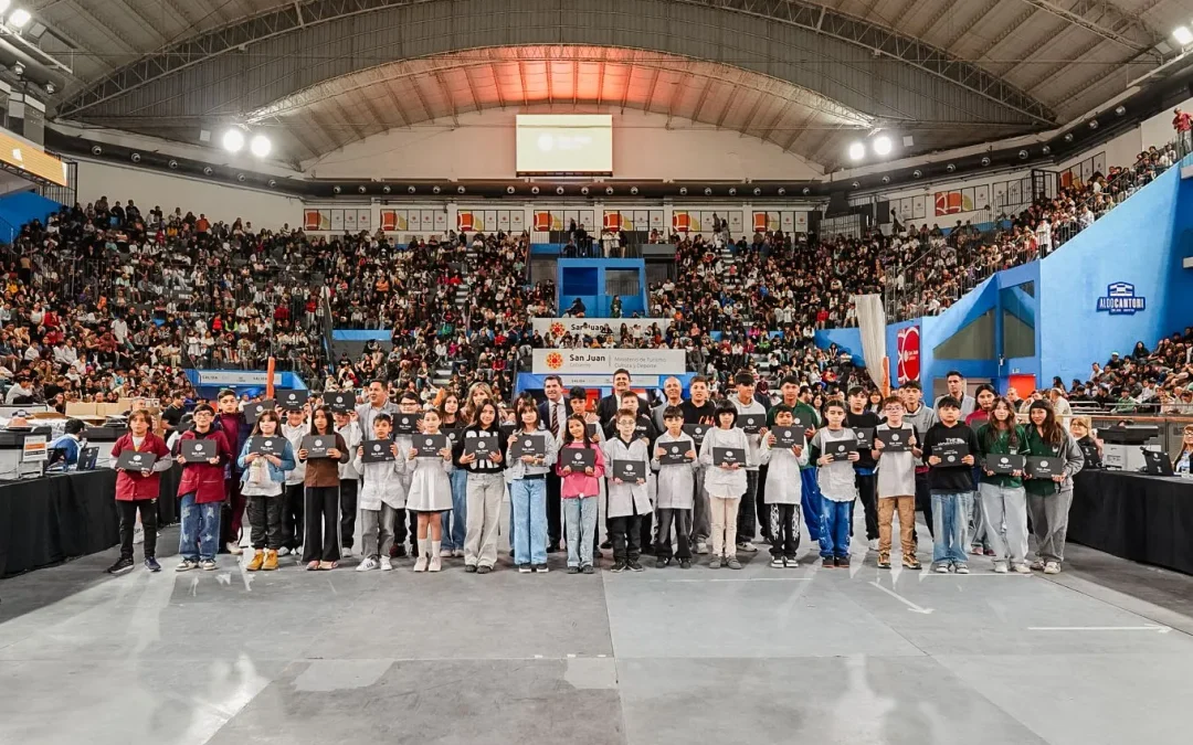 El Gobierno entregó 1.392 notebooks a estudiantes de Chimbas, Zonda y Ullum