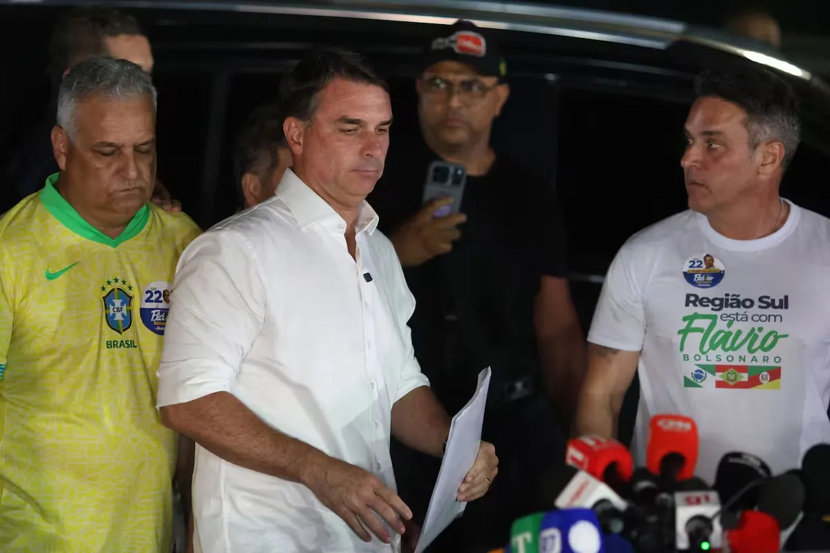 Bolsonaro llegó a Estados Unidos y se reunió con su hermano en Florida: el Gobierno de Trump le dará una visa