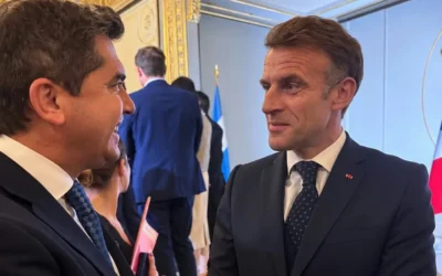 Orrego se reunió con Macron en París y este viernes expondrá sobre minería y energía