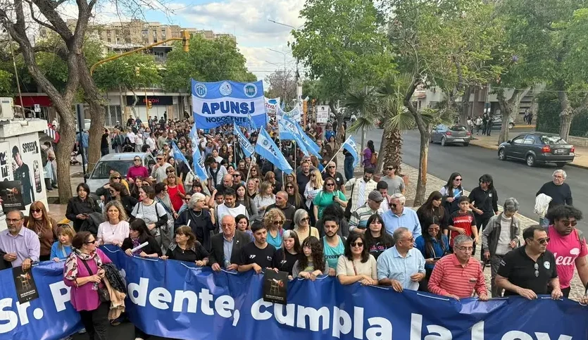 La Marcha Federal Universitaria recorrió el centro de San Juan en reclamo por la Ley de Financiamiento