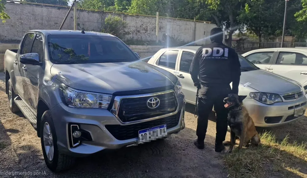 Desbarataron un kiosco narco en Santa Lucía: dos personas fueron detenidas con cocaína, dinero y vehículos