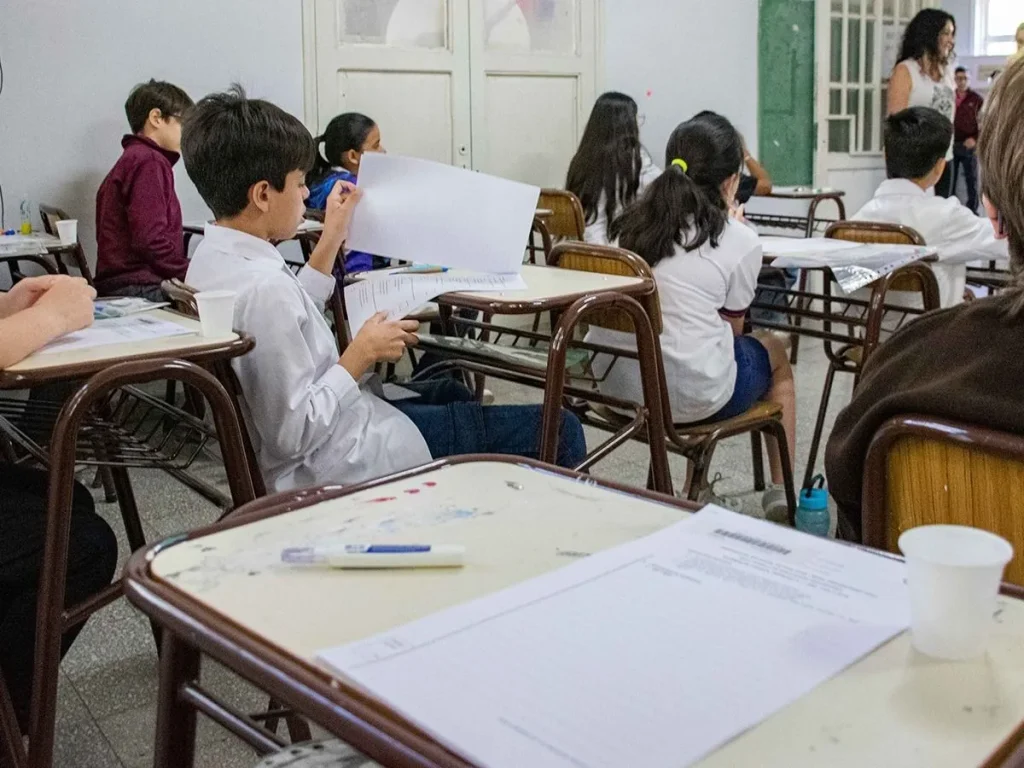 Educación volverá a confirmar las faltas este jueves mientras siga el paro